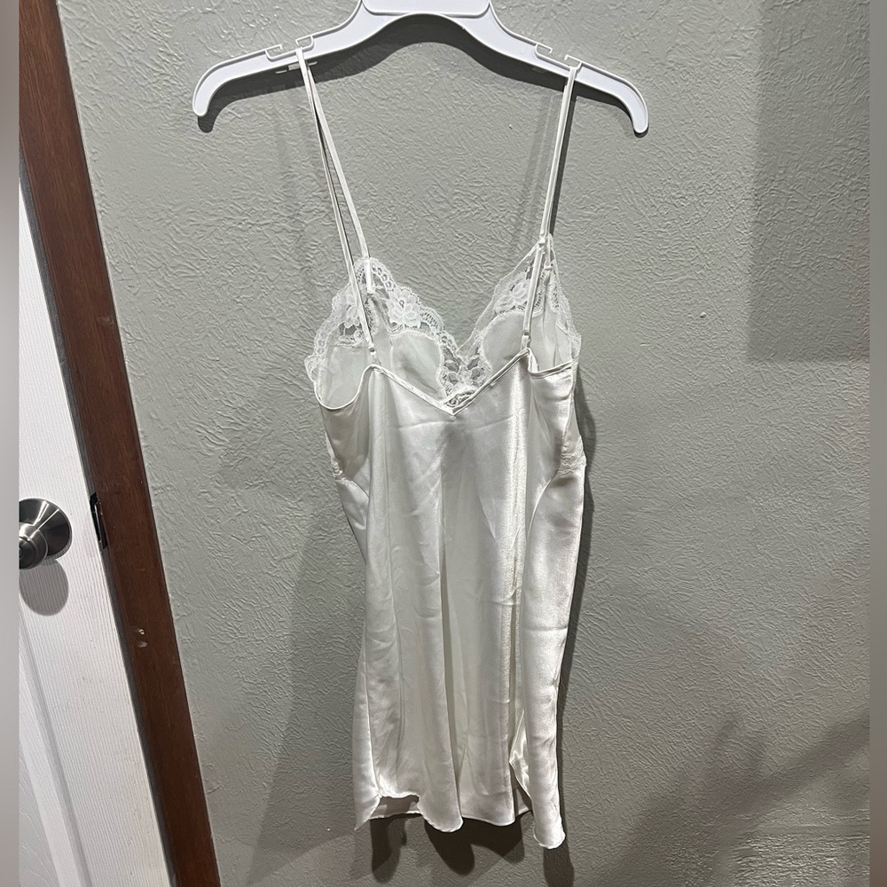 Vintage Victoria's Secret White Satin Lace Chemise Bridal White Size M EUC - Picture 3 of 4